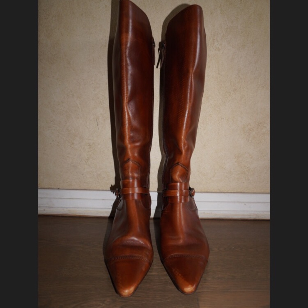 Tod’s leather mid-calf brown boots